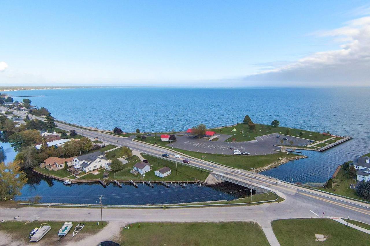 Cozy Tawas City Home With Views Of Lake Huron! Экстерьер фото
