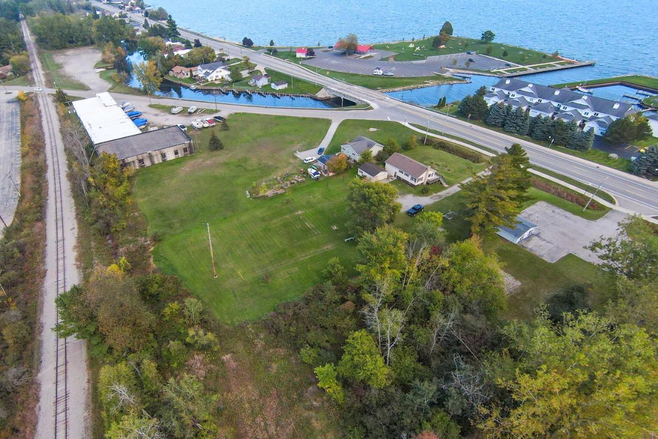 Cozy Tawas City Home With Views Of Lake Huron! Экстерьер фото